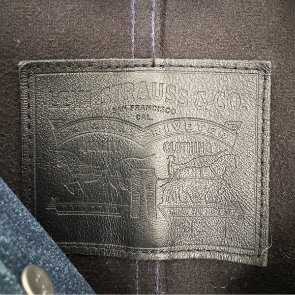 Levi’s Engineers Coat in Fleece-Lined Denim - Picture 3 of 13